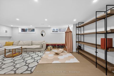 Photo 26 at 4 Holman Crescent, Aurora Highlands, Aurora