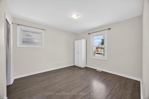 Photo 8 at 8 Newton Street, Wellington, Barrie