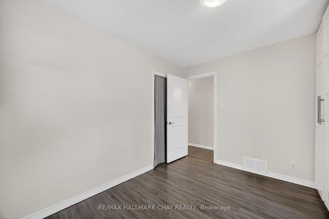 Photo 9 at 8 Newton Street, Wellington, Barrie