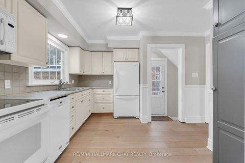 Photo 11 at 50 Newton Street, Wellington, Barrie