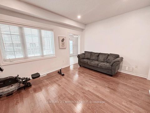 Photo 4 at 2 Whitestone Drive, Keswick North, Georgina