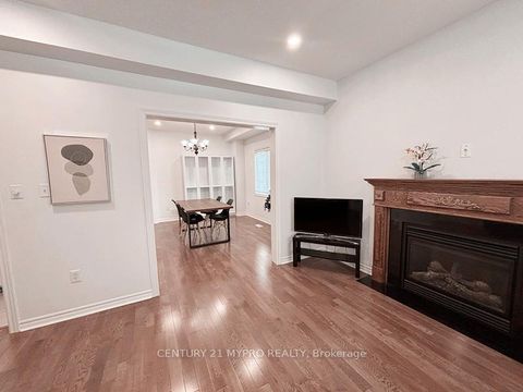 Photo 5 at 2 Whitestone Drive, Keswick North, Georgina