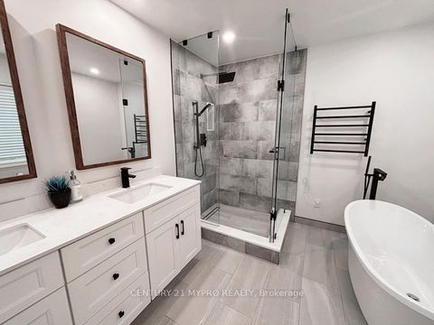 Photo 6 at 2 Whitestone Drive, Keswick North, Georgina