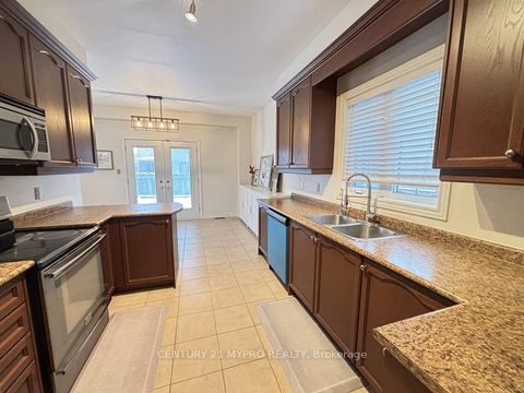 Photo 11 at 2 Whitestone Drive, Keswick North, Georgina