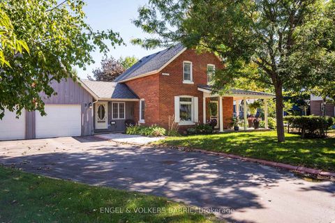 Photo 1 at 17 Frances Street N, Queen's Park, Barrie