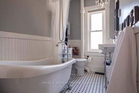 Photo 16 at 17 Frances Street N, Queen's Park, Barrie