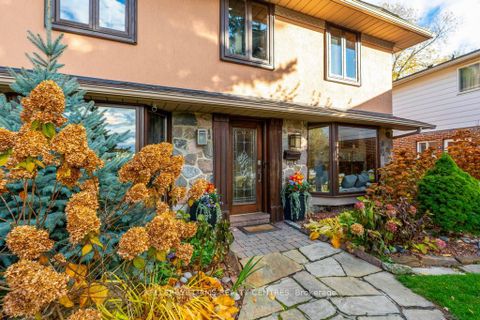 Photo 2 at 50 Skyview Crescent, Henry Farm, Toronto