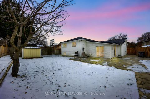 Photo 30 at 17 Avening Drive, Clairville, Toronto