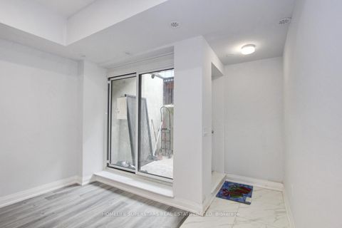 Photo 4 at 902 - 5309 Highway No 7, Vaughan Grove, Vaughan