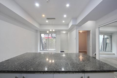 Photo 8 at 902 - 5309 Highway No 7, Vaughan Grove, Vaughan