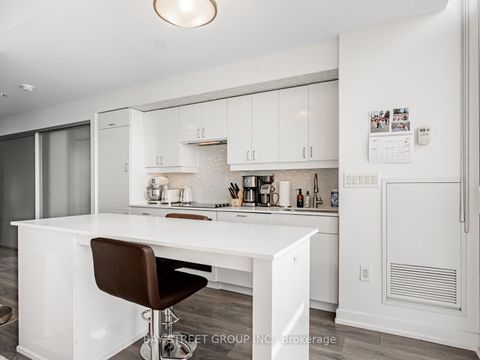 Photo 5 at 4101 - 426 University Avenue, Chinatown, Toronto