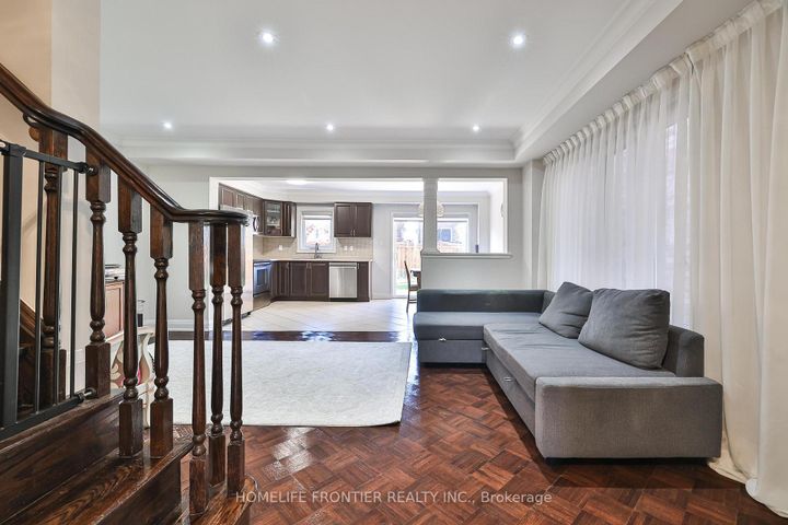 Photo 5 at 86 Venice Gate Drive, Vellore Village, Vaughan