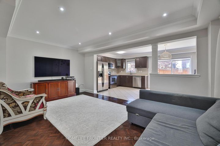 Photo 6 at 86 Venice Gate Drive, Vellore Village, Vaughan