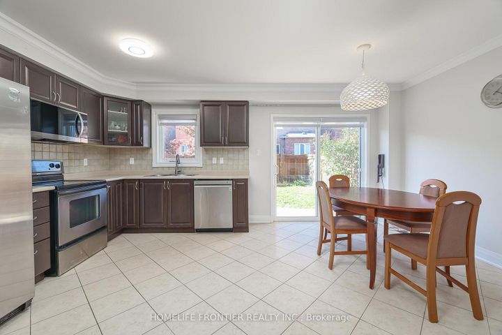 Photo 10 at 86 Venice Gate Drive, Vellore Village, Vaughan