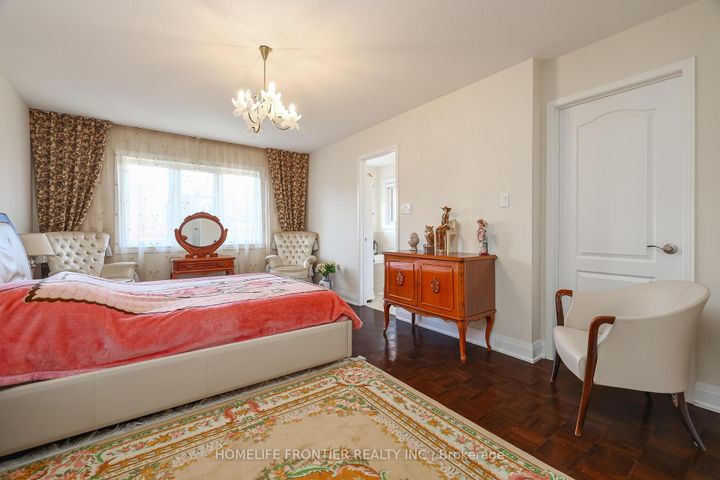 Photo 19 at 86 Venice Gate Drive, Vellore Village, Vaughan