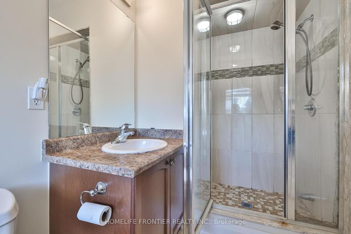 Photo 23 at 86 Venice Gate Drive, Vellore Village, Vaughan