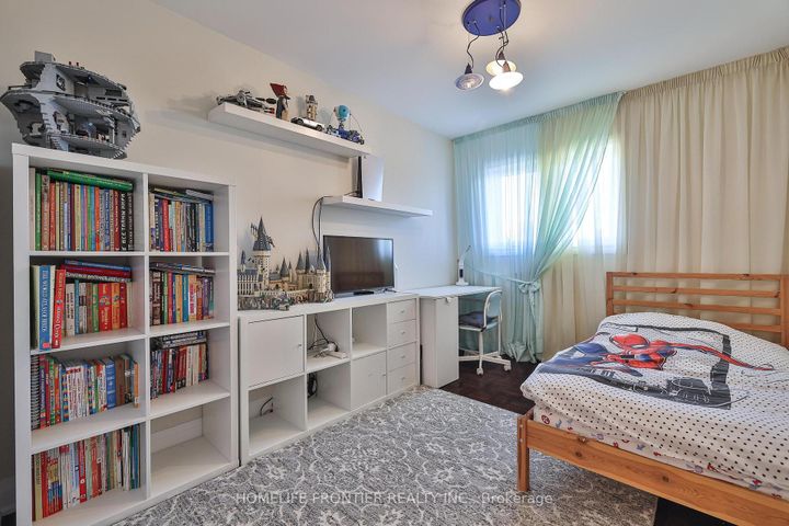 Photo 26 at 86 Venice Gate Drive, Vellore Village, Vaughan