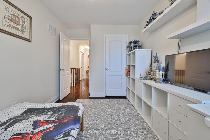 Photo 27 at 86 Venice Gate Drive, Vellore Village, Vaughan