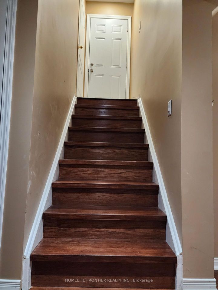 Photo 36 at 86 Venice Gate Drive, Vellore Village, Vaughan