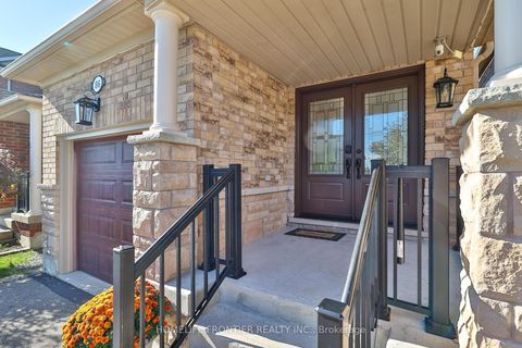 Photo 1 at 86 Venice Gate Drive, Vellore Village, Vaughan