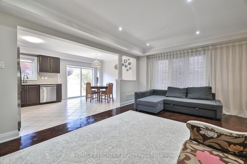 Photo 7 at 86 Venice Gate Drive, Vellore Village, Vaughan