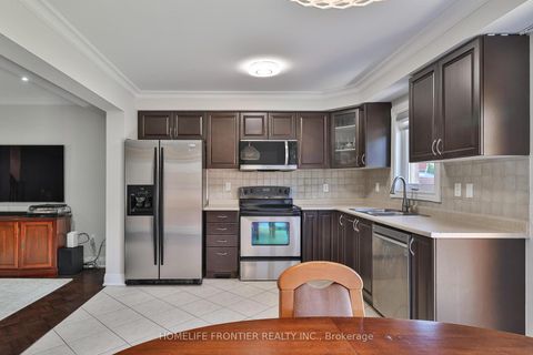 Photo 12 at 86 Venice Gate Drive, Vellore Village, Vaughan