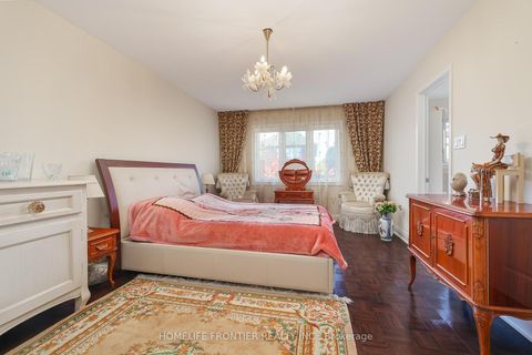 Photo 18 at 86 Venice Gate Drive, Vellore Village, Vaughan