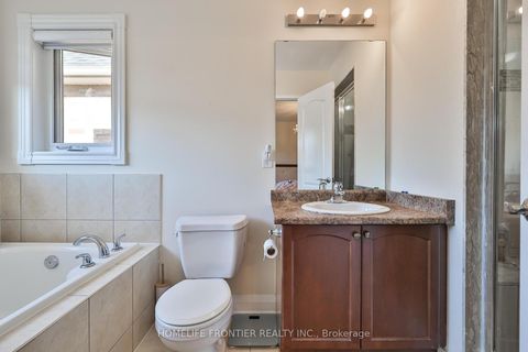 Photo 21 at 86 Venice Gate Drive, Vellore Village, Vaughan