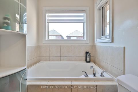 Photo 22 at 86 Venice Gate Drive, Vellore Village, Vaughan