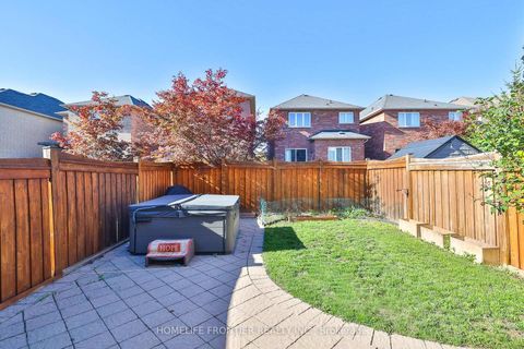 Photo 31 at 86 Venice Gate Drive, Vellore Village, Vaughan