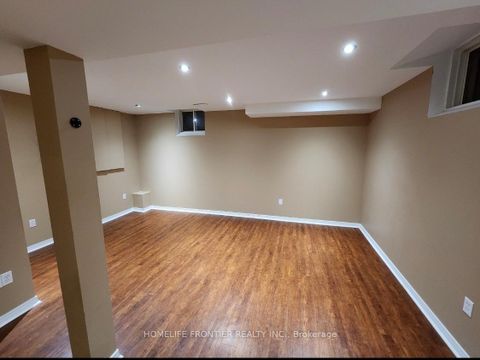 Photo 37 at 86 Venice Gate Drive, Vellore Village, Vaughan