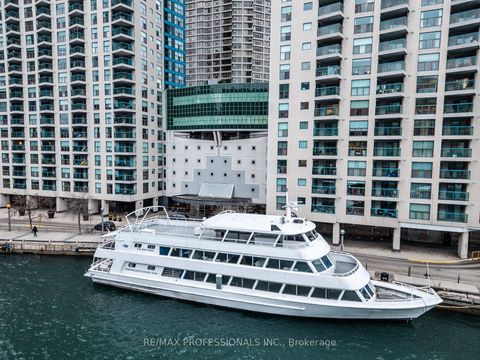 Photo 2 at 3703 - 77 Harbour Square, Waterfront Communities C1, Toronto