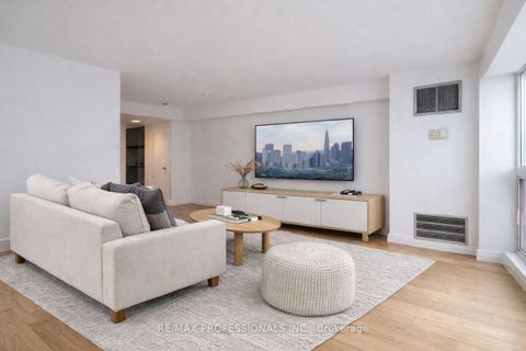 Photo 10 at 3703 - 77 Harbour Square, Waterfront Communities C1, Toronto