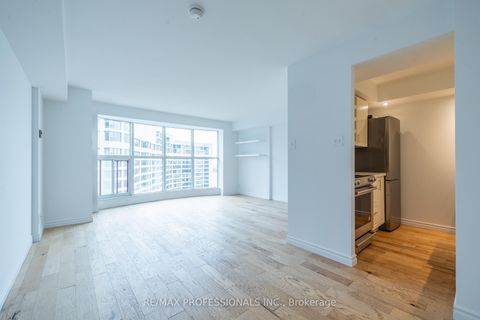 Photo 13 at 3703 - 77 Harbour Square, Waterfront Communities C1, Toronto