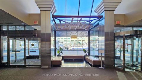 Photo 26 at 3703 - 77 Harbour Square, Waterfront Communities C1, Toronto