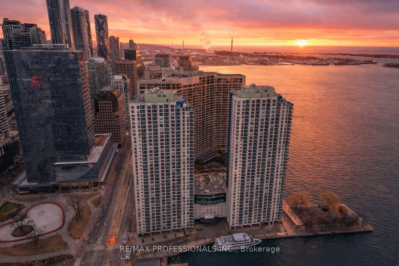 3703 - 77 Harbour Square, Waterfront Communities C1, Toronto 