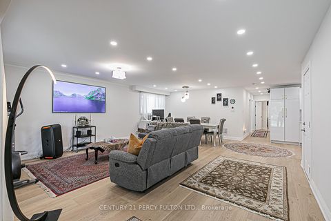 Photo 3 at 168 Ruggles Avenue, Harding, Richmond Hill