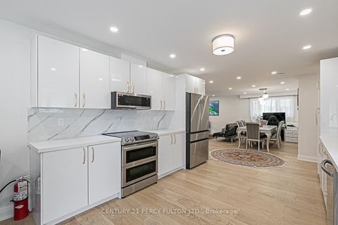 Photo 11 at 168 Ruggles Avenue, Harding, Richmond Hill