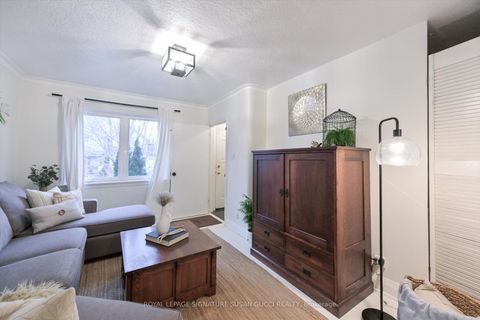 Photo 4 at 257 Lumsden Avenue, Lumsden, Toronto