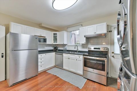 Photo 9 at 257 Lumsden Avenue, Lumsden, Toronto