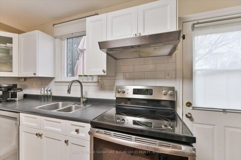 Photo 11 at 257 Lumsden Avenue, Lumsden, Toronto