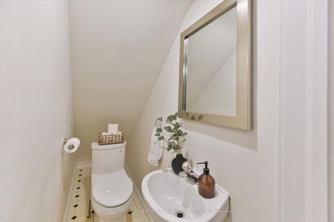 Photo 13 at 257 Lumsden Avenue, Lumsden, Toronto