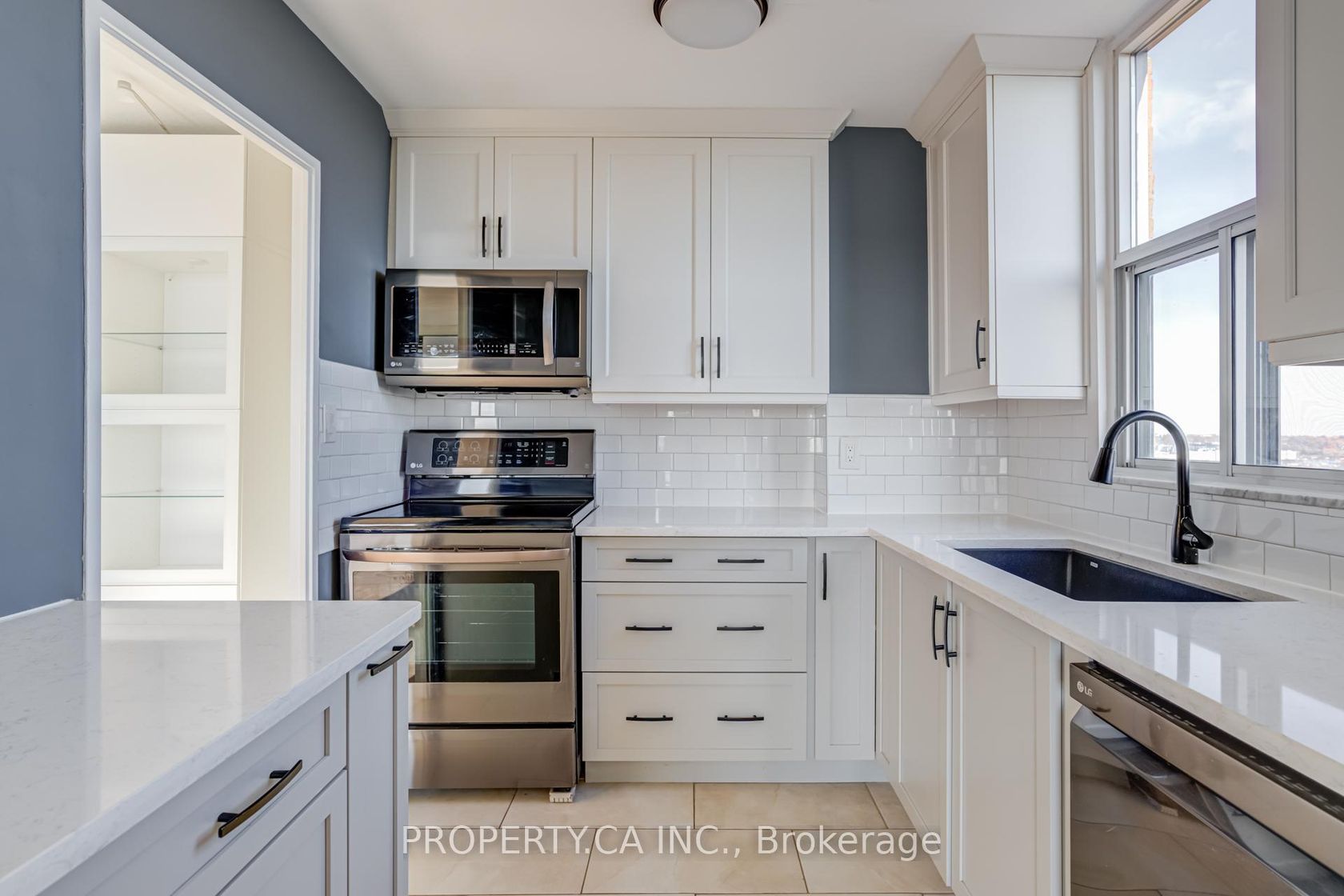 1503 - 15 Vicora Linkway Way, Flemingdon Park, Toronto 