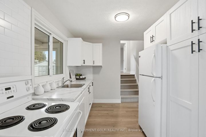 Photo 8 at 38 Coral Drive, Lawfield, Hamilton