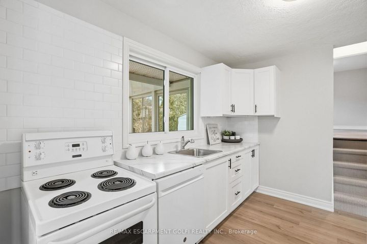 Photo 9 at 38 Coral Drive, Lawfield, Hamilton