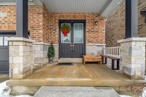 Photo 3 at 1239 Peelar Crescent, Lefroy, Innisfil