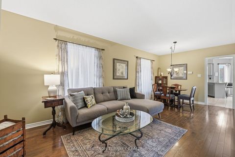 Photo 4 at 228 Sawmill Valley Drive, Summerhill Estates, Newmarket