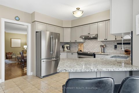 Photo 9 at 228 Sawmill Valley Drive, Summerhill Estates, Newmarket