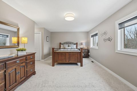 Photo 18 at 228 Sawmill Valley Drive, Summerhill Estates, Newmarket