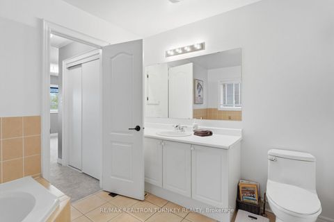 Photo 20 at 228 Sawmill Valley Drive, Summerhill Estates, Newmarket